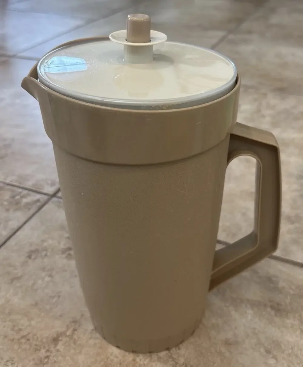 Vintage Tupperware Pitcher 800-8 1/2 Gal 2 QT Almond Tan Push Button Lid